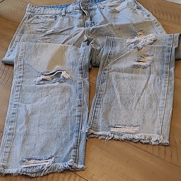 Ladies size 11/30 jeans - Picture 2 of 3